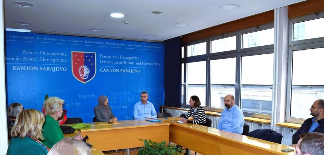 Ministrica Hota-Muminović održala sastanak s direktorima: Traže se rješenja za nedostatak stručnog kadra u školama