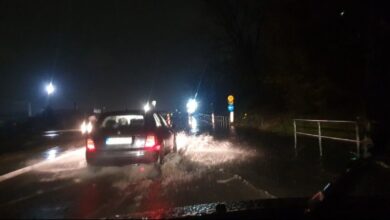 Haos u Boljakovom Potoku: Stvorilo se jezero na cesti, automobili jedva prolaze