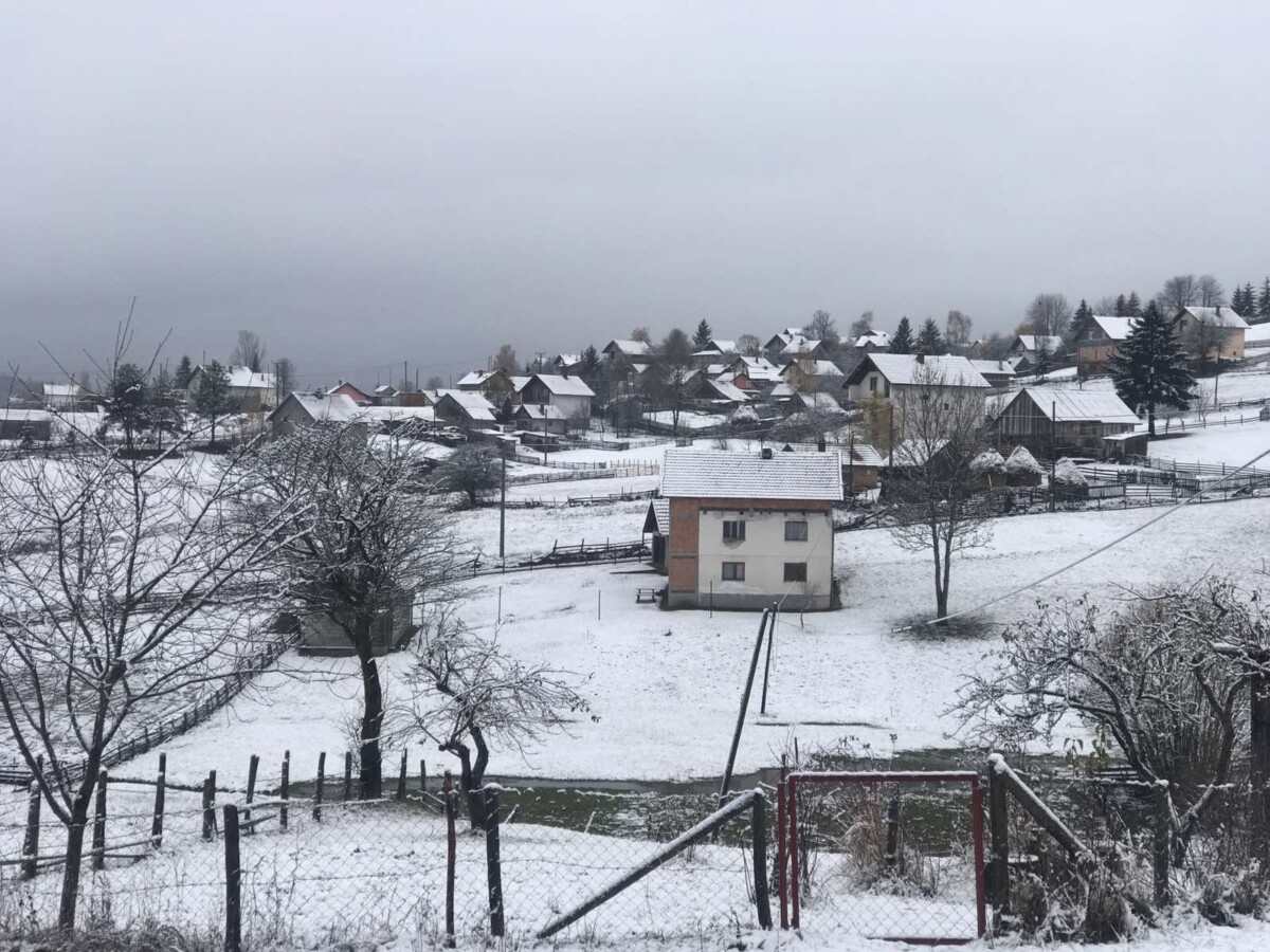 Prvi snijeg ove zimske sezone stigao u Sarajevo