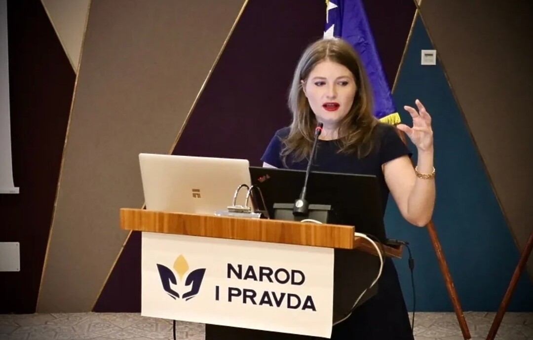 Državna parlamentarka Mia Karamehić Abazović (NiP) nezadovoljne mlade u Sarajevu je nazvala “hiperprivilegovanom kastom”