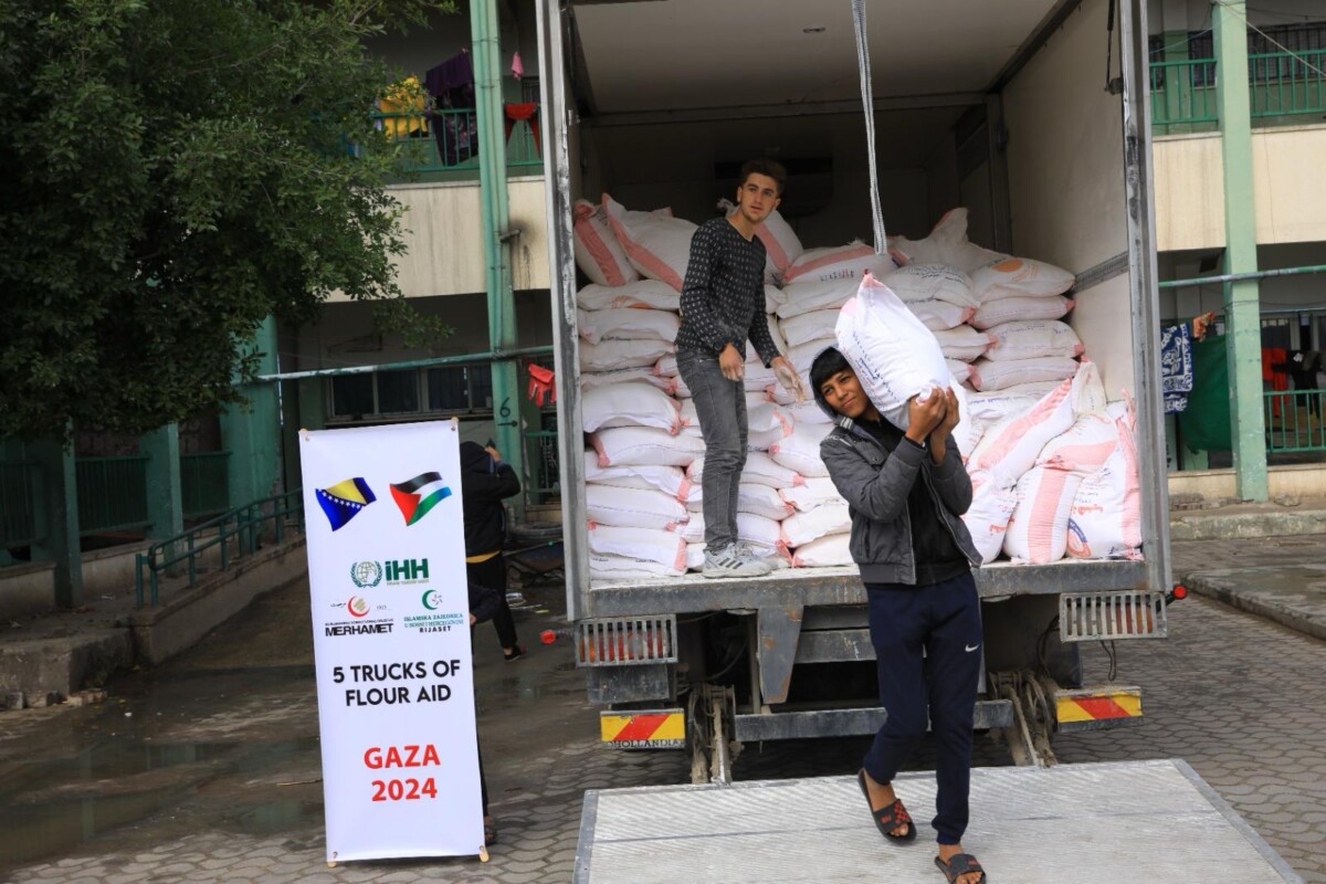 Merhamet počeo sa podjelom 100 tona brašna ugroženom stanovništvu u Gazi