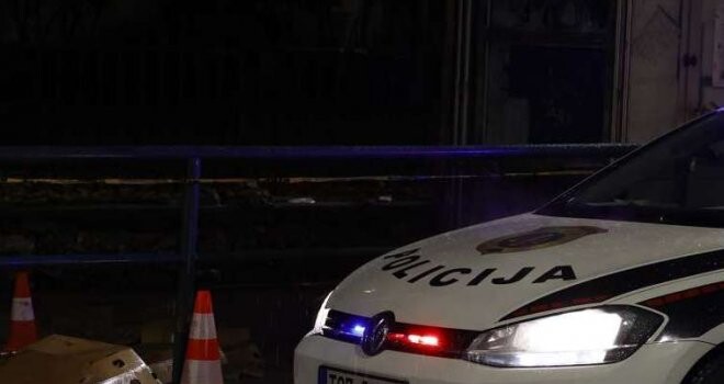 Nesreća u Sarajevu: Djelovi automobila rasuti po cesti