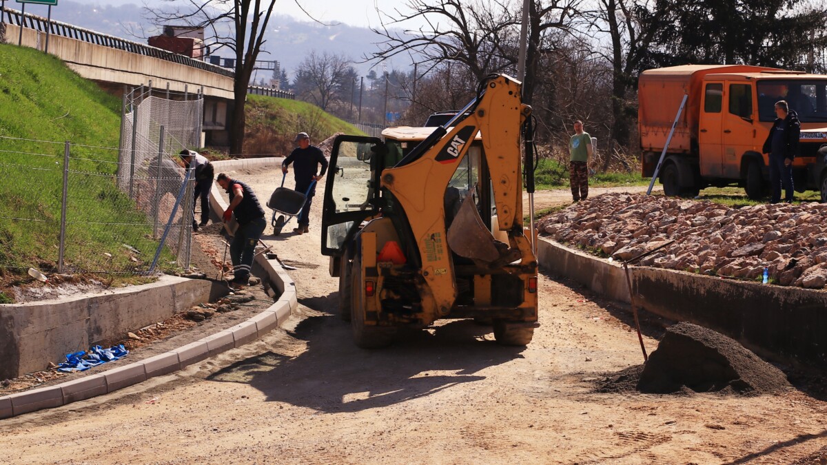 Napreduju radovi na rekonstrukciji i proširenju lokalnog puta u Ljubnićima kod Ilijaša