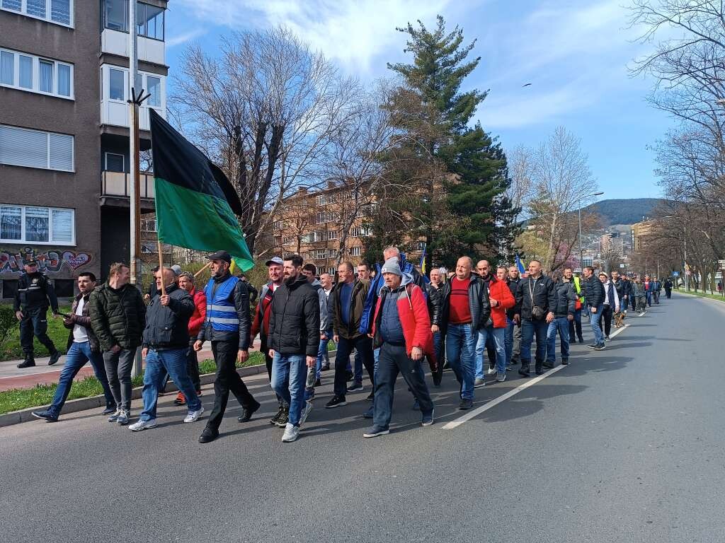 Protest rudara u Sarajevu, traže plaće te definitivnu odluku o statusu RMU Zenica
