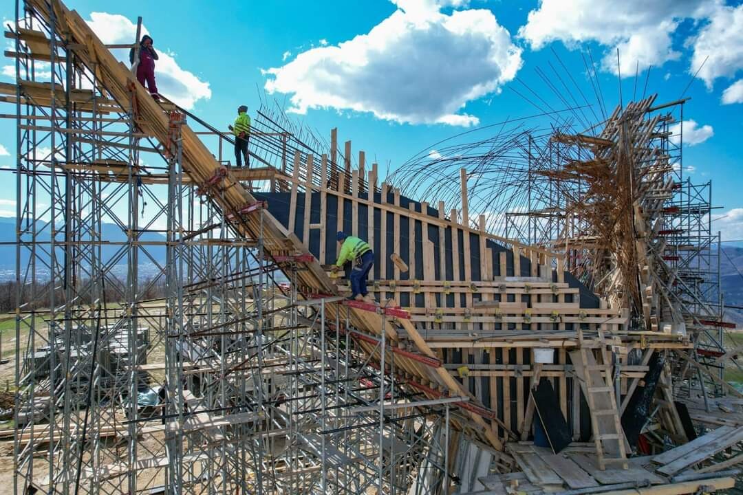 Napreduju radovi na izgradnji spomenika “Krila slobode”, simbola odbrane Novog Grada, Sarajeva i BiH na brdu Žuč