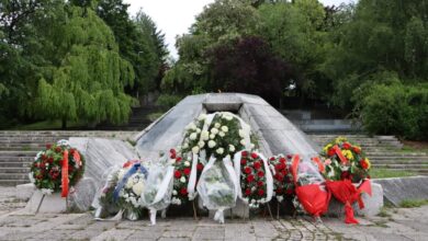 Delegacija KS položila cvijeće i odala počast povodom Dana pobjede nad fašizmom, Dana Evrope i Dana Zlatnih ljiljana