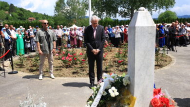 Ambasador Marfi u Bratuncu: Odajemo počast bošnjačkim civilima, uglavnom ženama i djeci, koje su ubili pripadnici Vojske Republike Srpske 1992. godine