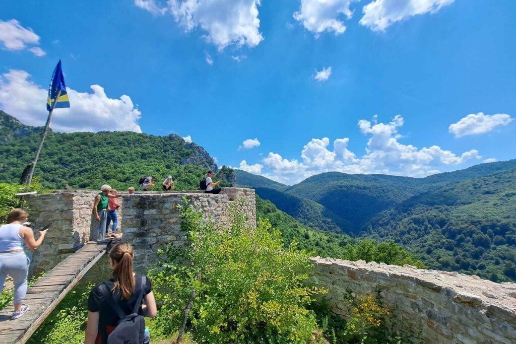 Dubrovčani na izletu u starobosanskom gradu Dubrovniku