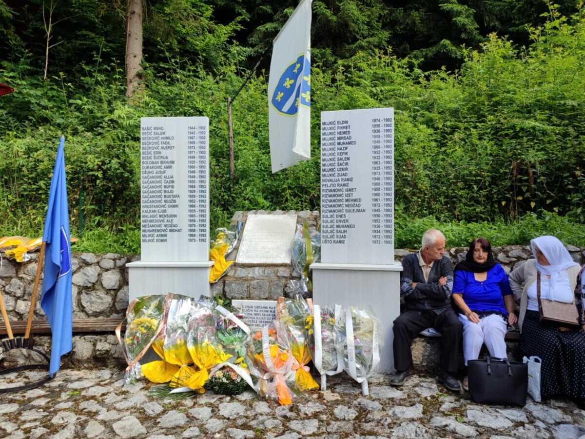 Bolna sjećanja na stanovnike Ahatovića i Dobroševića ubijene u autobusu u Sokolini ne blijede