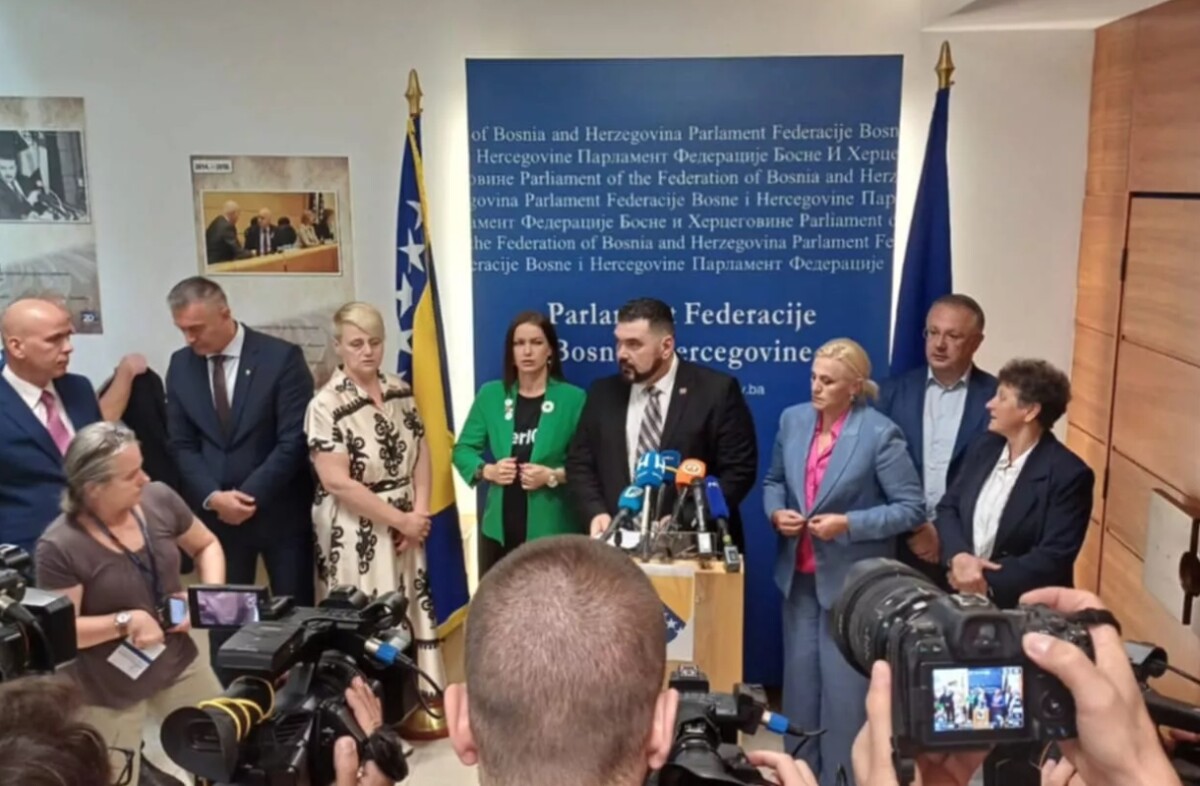 Klub DF-a održao press konferenciju: Na putu ka EU moramo poštovati Mišljenje Venecijanske komisije