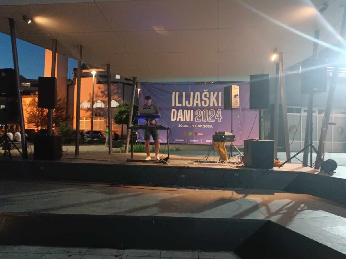 DJ Dženo starim, ali zlatnim hitovima obogatio muzički program „Ilijaških dana“