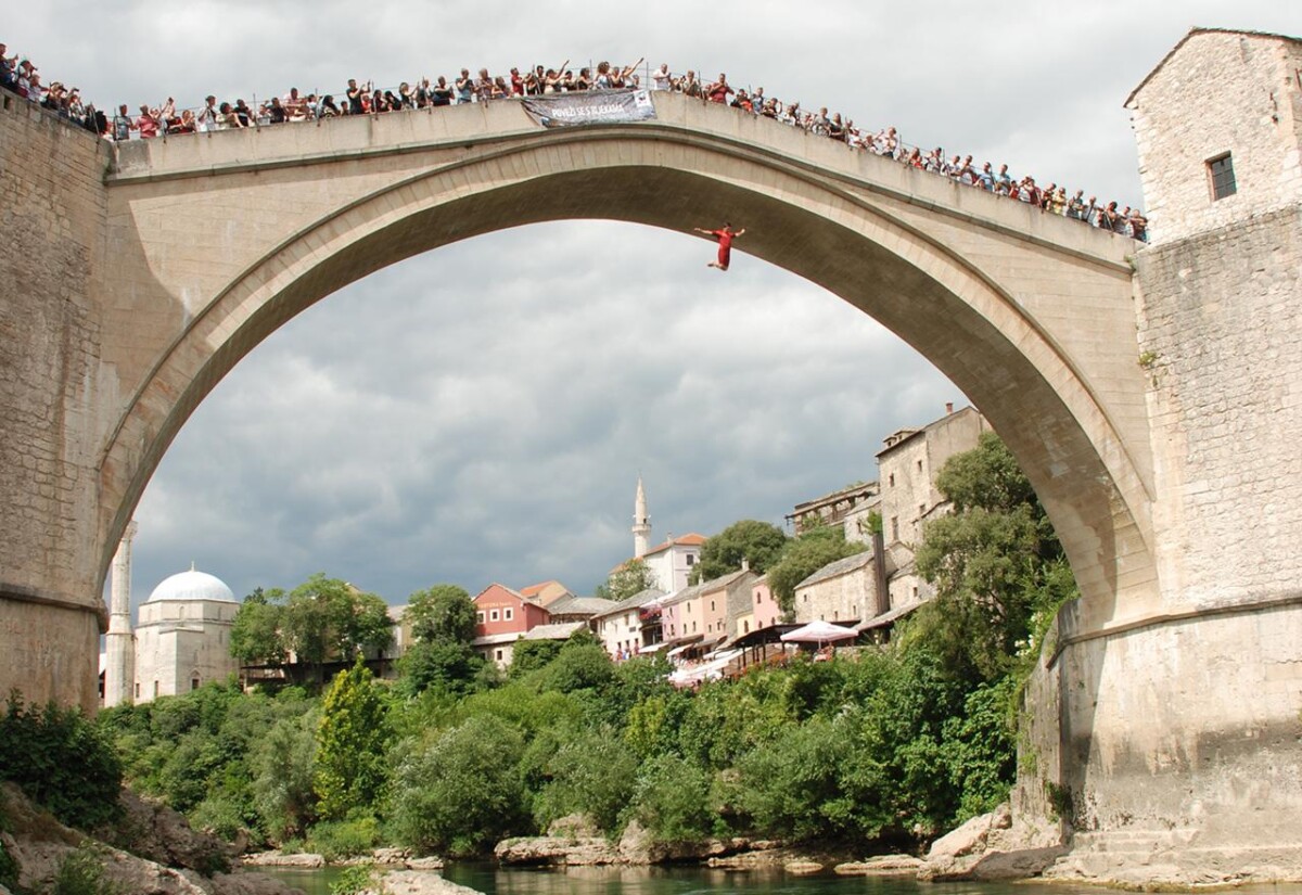 Tradicionalni skokovi sa Starog mosta u Mostaru