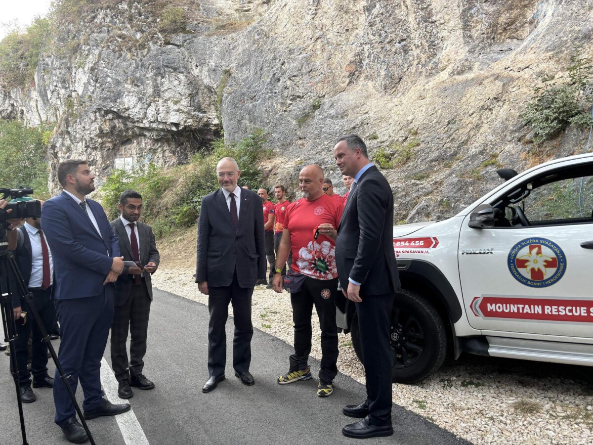 Upriličena primopredaja vozila za potragu i spašavanje Gorskoj službi spašavanja FBiH