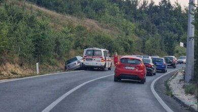 Saobraćajna nesreća u sarajevskom naselju Kobilja Glava, automobil sletio s ceste