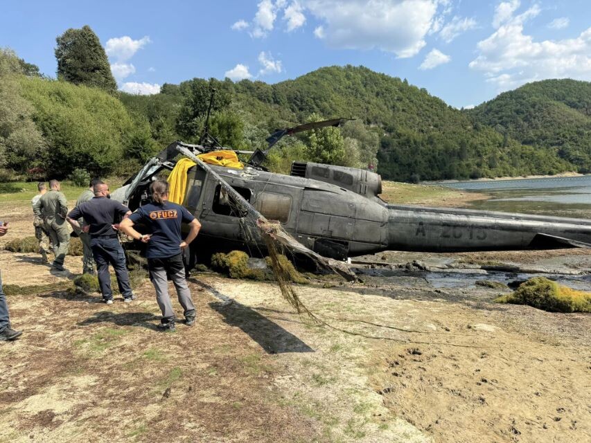 Helikopter OSBiH izvučen iz Jablaničkog jezera