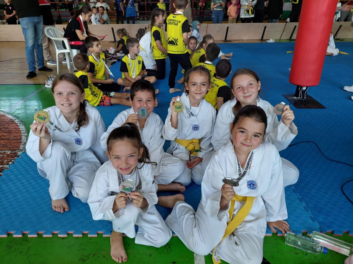 Taekwondo klub Ilijaš postigao sjajne rezultate: 13 medalja i pehar! 