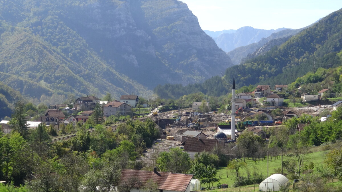 U toku masovna evakuacija stanovnika Donje Jablanice.