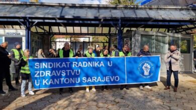 Jednosatni protest radnika Kliničkog centra Univerziteta u Sarajevu.