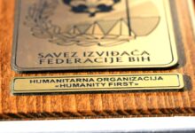 Zahvalnica i plaketa humanitarnoj organizaciji “Humanity First” od mostarskih izviđača