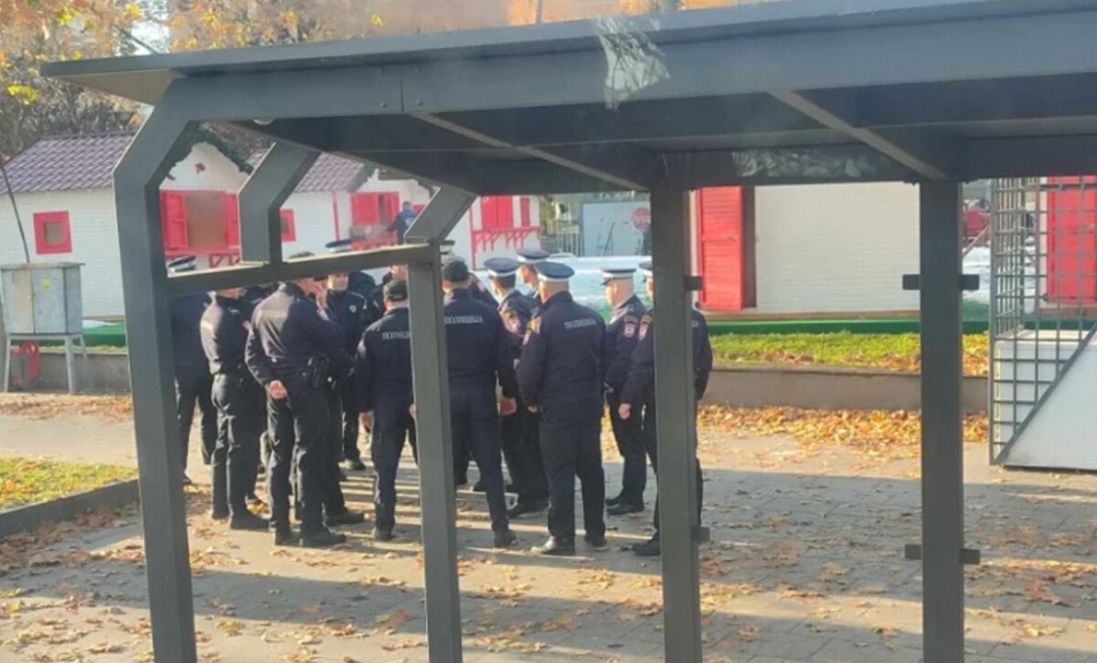 Udruženje žrtava genocida prijavilo policajca iz Banje Luke zbog oduzimanja zastave ARBiH