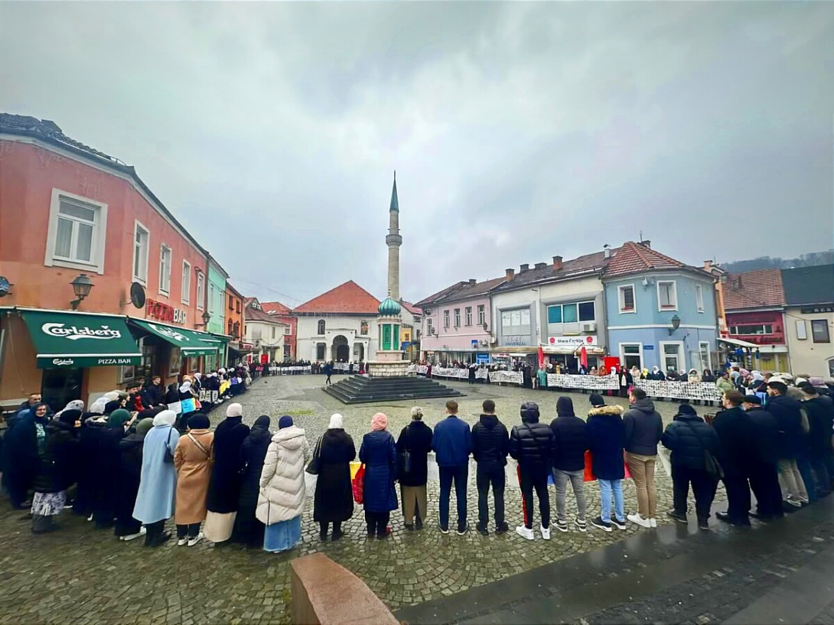 Mirni protesti žena Srebrenice u Tuzli