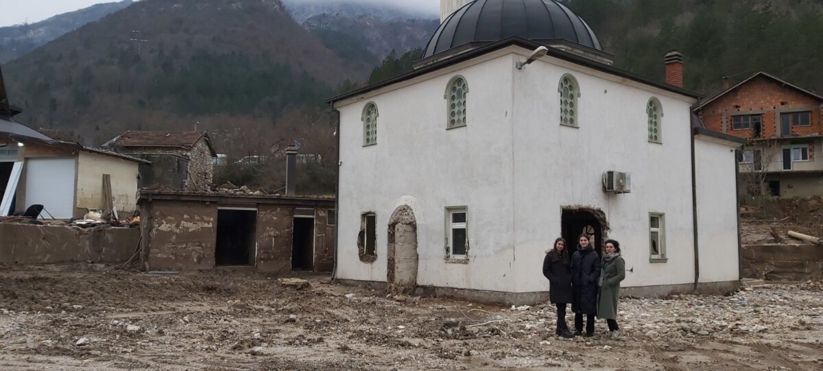U organizaciji Vijeća učenika Gimnazije ‘Muhsin Rizvić’ Breza sprovedena je, još jedna, humanitarna akcija ‘Pomoć za Jablanicu’.