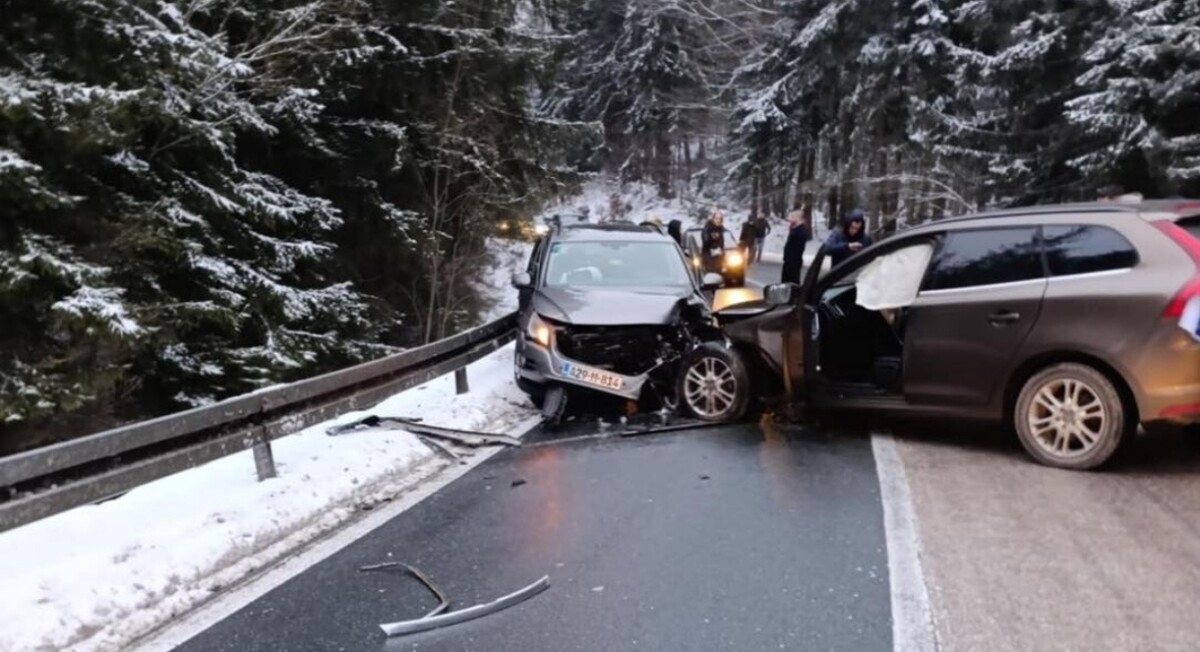 Teška saobraćajna nesreća na Nišićkoj visoravni, saobraćaj potpuno obustavljen