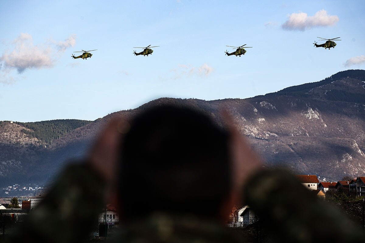 Rumunija jača vojno prisustvo u EUFOR-u, stigli i helikopteri IAR-330