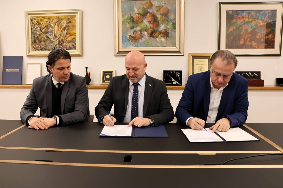 Povećane plaće državnim službenicima u FBiH!