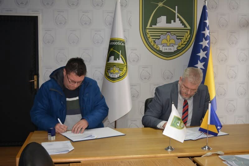 ZA ČIŠĆENJE KORITA RIJEKE JOŠANICE U VOGOŠĆI OBEZBJEĐENO 150.800 KM