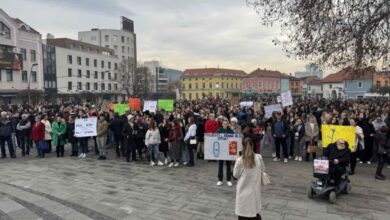 Hiljade studenata, građana, penzionera i učenika izašlo na proteste u Tuzli