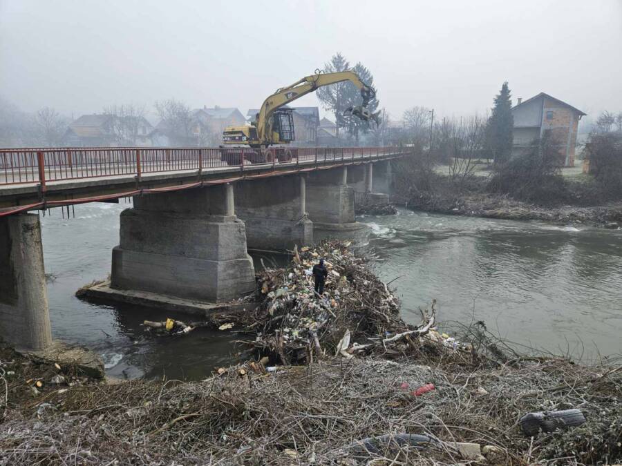 Civilna zaštita općine Ilijaš u akciji: Čišćenje korita rijeke Bosne kod Ozrenke u Malešićima