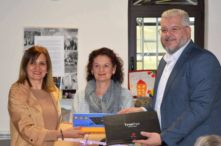 Donacija IT opreme Centru za zdravo starenje u Vogošći