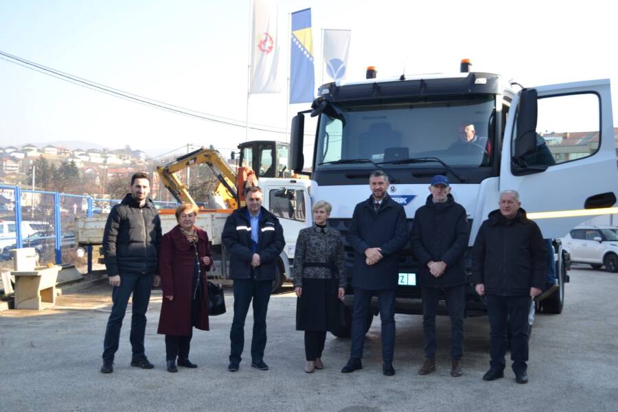 Primopredaja novog specijalnog vozila i uređaja za čišćenje i održavanje otpadnih voda za potrebe JKP “Vodostan”