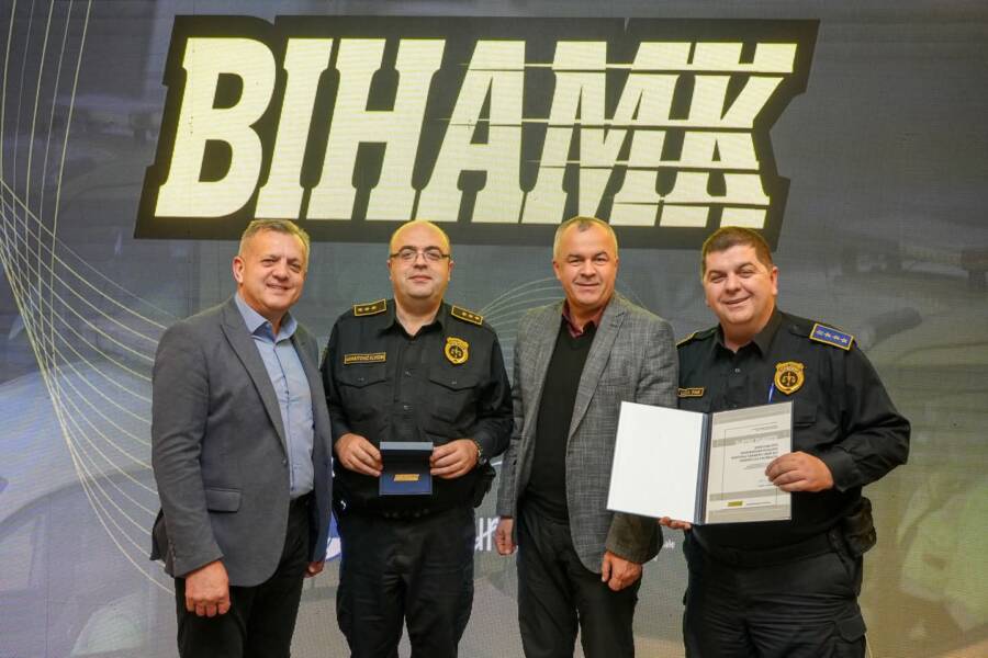 Jedinici za saobraćaj Uprave policije MUP-a Kantona Sarajevo uručena je Zlatna plaketa BIHAMKa