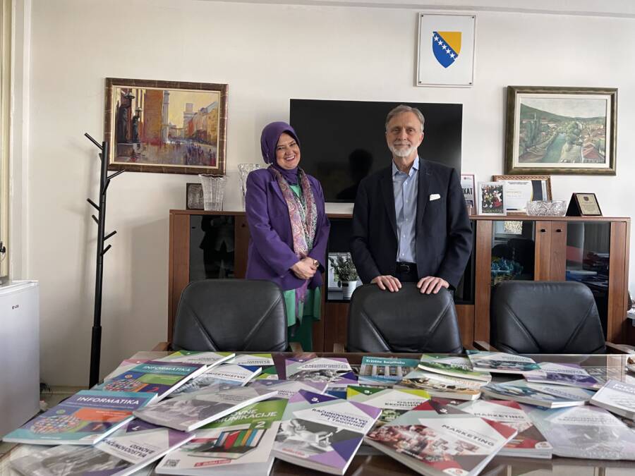 Fondacija “Olimpijada znanja” donirala nove udžbenike Srednjoj ekonomskoj školi Sarajevo