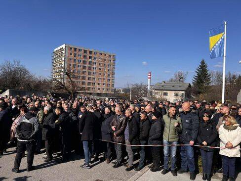 Nikada veći broj pristalica Dodika ispred Suda BiH: Ovog puta bez muzike