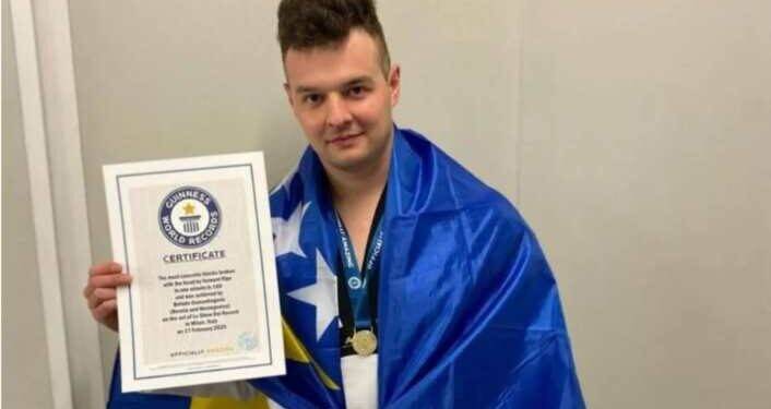 Guinnessov rekord: Visočanin Belmin Osmanbegović glavom nakon salta razbio 160 blokova