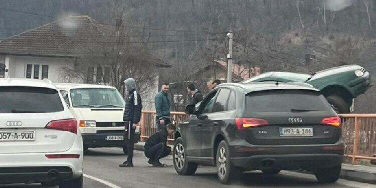 Saobraćajna nezgoda u Malešićima: Vozilo udarilo u ogradu mosta, izbjegnuta veća tragedija