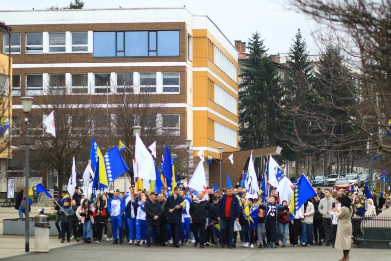 Upriličeno polaganje cvijeća i defile povodom Dana općine Ilijaš i Dana nezavisnosti BiH