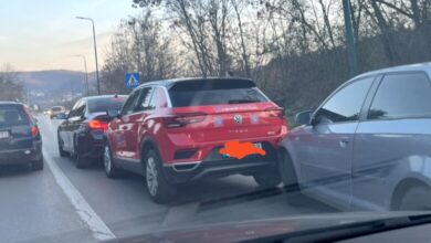 Lančani sudar u Semizovcu: Četiri vozila učestvovala, saobraćaj otežan