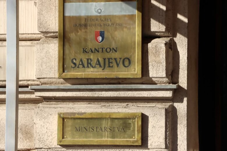 Počela isplata naknada po osnovu zaštite porodice s djecom za februar 2025.