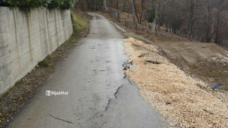 Oštećen put prema Paljevu u Gornjim Malešićima kod Ilijaša
