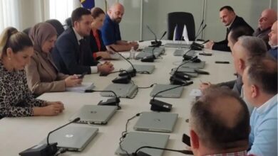 Sindikati napustili pregovore s Vladom KS o povećanju plata, najavili proteste