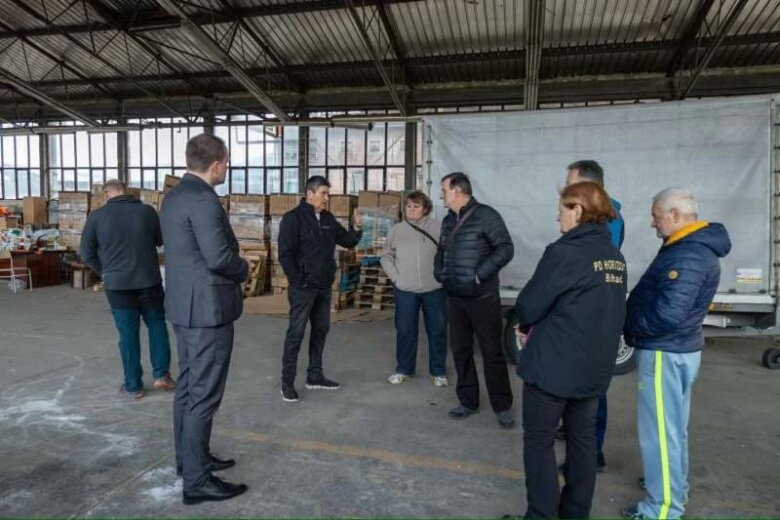 Iz Bihaća upućeno 300 paketa pomoći za porodice u Srebrenici