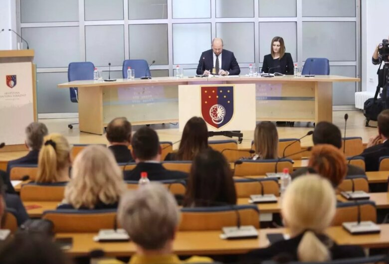 SDA traži od Okerića da se s dnevnog reda Skupštine KS skine prijedlog kojim se umanjuju naknade porodiljama