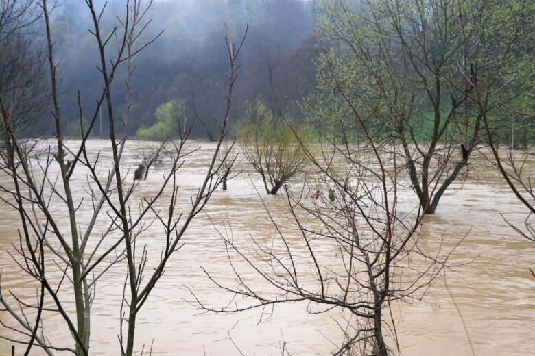 Obilna kiša donijela probleme: Rastu vodostaji rijeka u nekoliko bh. gradova