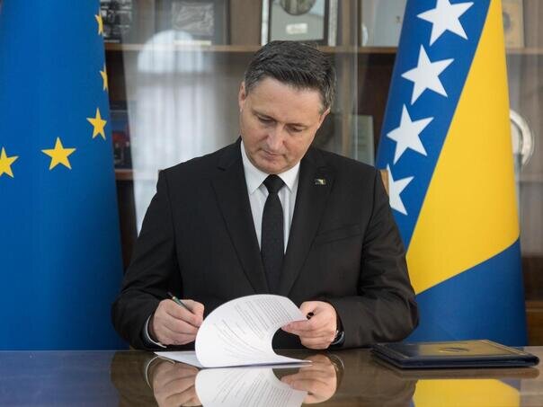 Zabrana zastave Srbije u institucijama RS, nova pobjeda