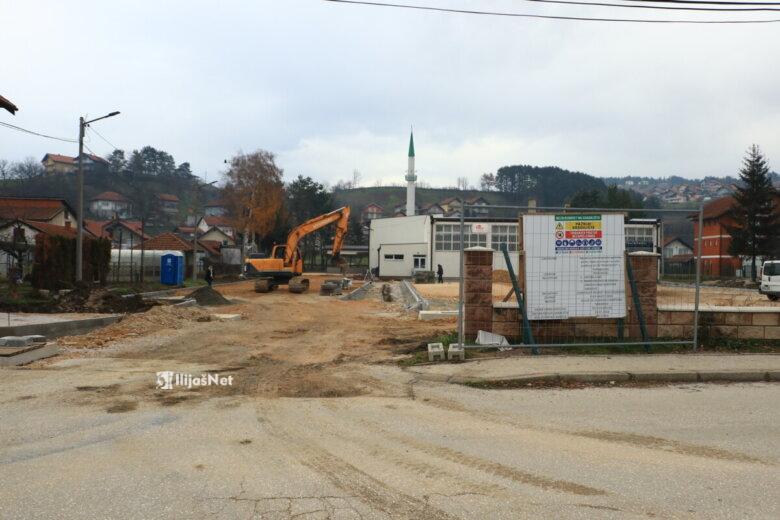 Radovi na sportskoj plohi OŠ Podlugovi kasne zbog manjkavosti projekta i dodatnih nabavki