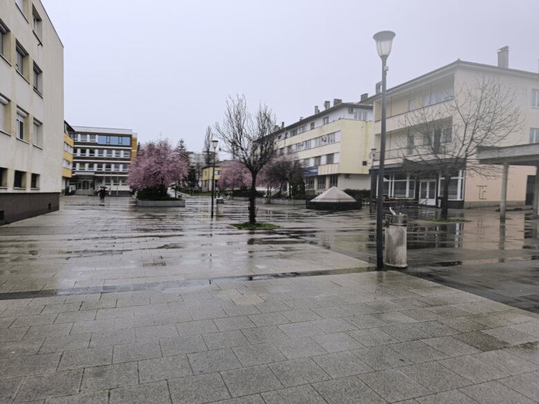 Vrijeme danas pretežno oblačno s kišom i pljuskovima